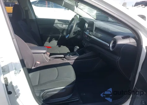 2021 Kia Forte Lxs z USA, uszkodzony, nr VIN 3KPF24AD5ME359628